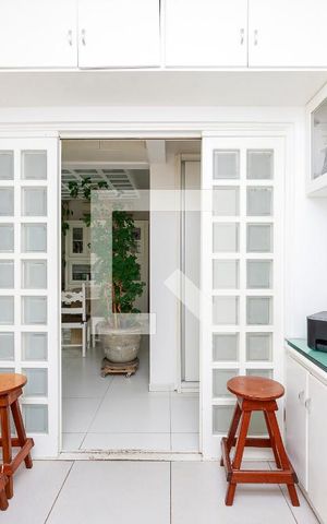 Apartamento à venda com 153m², 3 quartos e 2 vagas Apartamento à venda com 153m², 3 quartos e 2 vagasEscritório