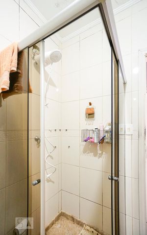 Casa à venda com 130m², 4 quartos e 2 vagas Casa à venda com 130m², 4 quartos e 2 vagasBanheiro