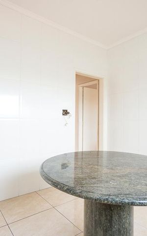 Casa à venda com 130m², 4 quartos e 2 vagas Casa à venda com 130m², 4 quartos e 2 vagasCozinha
