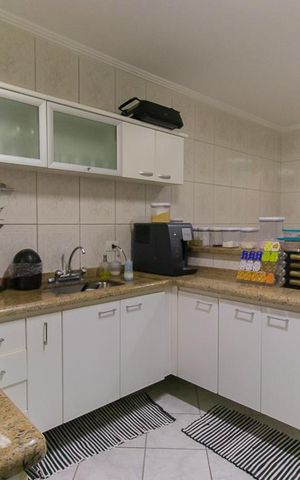 Casa à venda com 140m², 3 quartos e 2 vagasCozinha 