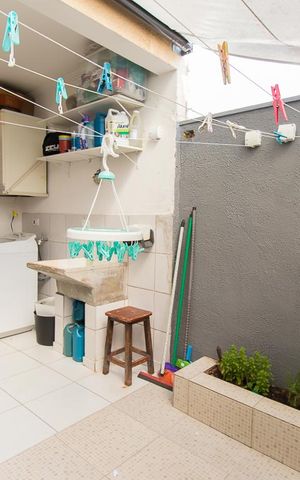 Casa à venda com 140m², 3 quartos e 2 vagasLavanderia