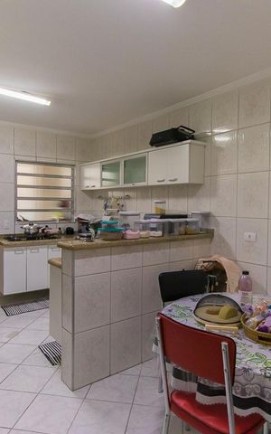 Casa à venda com 140m², 3 quartos e 2 vagasCozinha 
