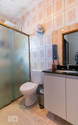 Casa à venda com 140m², 3 quartos e 2 vagasBanheiro da Suíte