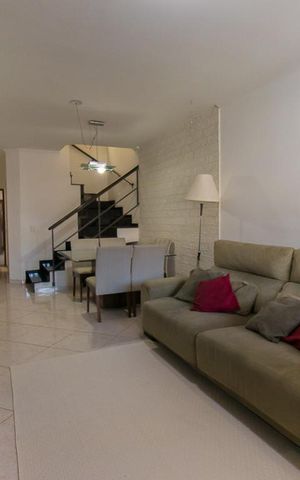 Casa à venda com 140m², 3 quartos e 2 vagasSala