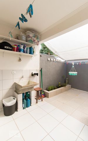 Casa à venda com 140m², 3 quartos e 2 vagasLavanderia