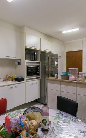 Casa à venda com 140m², 3 quartos e 2 vagasCozinha 