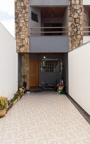 Casa à venda com 140m², 3 quartos e 2 vagasFrente 
