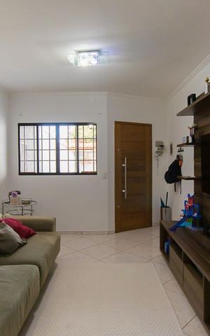 Casa à venda com 140m², 3 quartos e 2 vagasSala