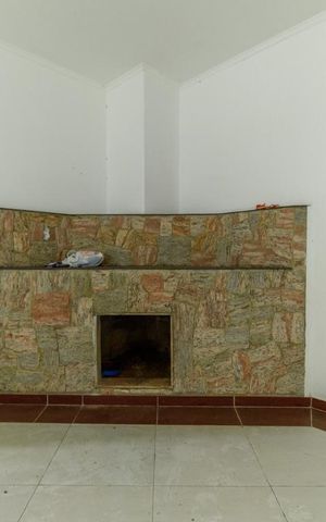 Casa à venda com 340m², 4 quartos e 4 vagas Casa à venda com 340m², 4 quartos e 4 vagasSala 2 - Lareira
