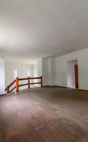 Casa à venda com 340m², 4 quartos e 4 vagas Casa à venda com 340m², 4 quartos e 4 vagasSala 3