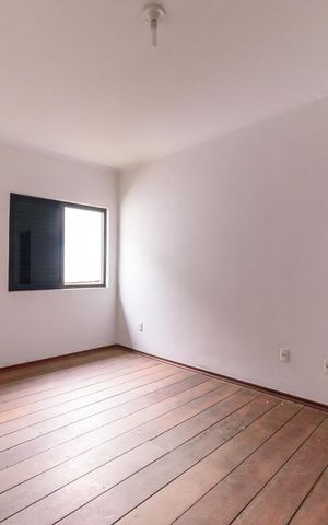 Casa à venda com 340m², 4 quartos e 4 vagas Casa à venda com 340m², 4 quartos e 4 vagasSuíte