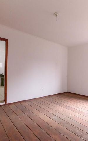 Casa à venda com 340m², 4 quartos e 4 vagas Casa à venda com 340m², 4 quartos e 4 vagasSuíte
