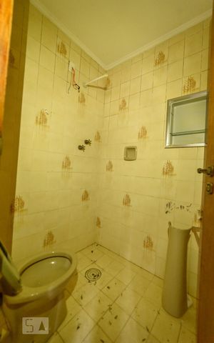Casa à venda com 340m², 4 quartos e 4 vagas Casa à venda com 340m², 4 quartos e 4 vagasBanheiro de Serviço