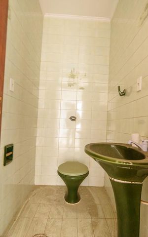 Casa à venda com 340m², 4 quartos e 4 vagas Casa à venda com 340m², 4 quartos e 4 vagasBanheiro