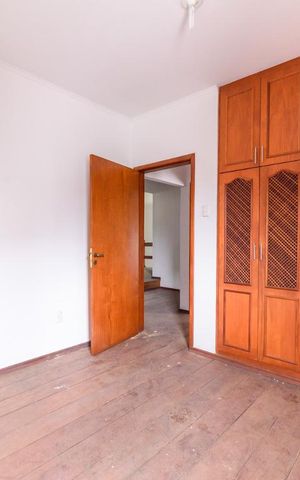 Casa à venda com 340m², 4 quartos e 4 vagas Casa à venda com 340m², 4 quartos e 4 vagasQuarto 1