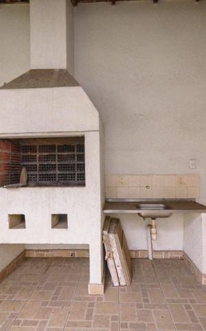 Casa à venda com 340m², 4 quartos e 4 vagas Casa à venda com 340m², 4 quartos e 4 vagasChurrasqueira