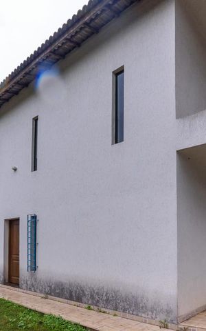 Casa à venda com 340m², 4 quartos e 4 vagas Casa à venda com 340m², 4 quartos e 4 vagasFachada