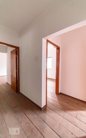 Casa à venda com 340m², 4 quartos e 4 vagas Casa à venda com 340m², 4 quartos e 4 vagasCorredor