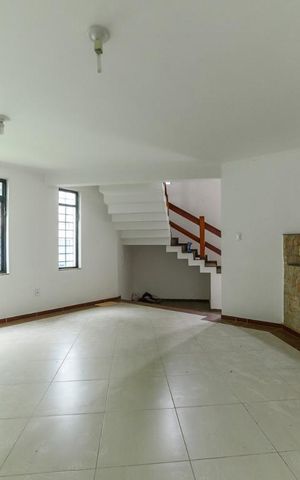 Casa à venda com 340m², 4 quartos e 4 vagas Casa à venda com 340m², 4 quartos e 4 vagasSala 2