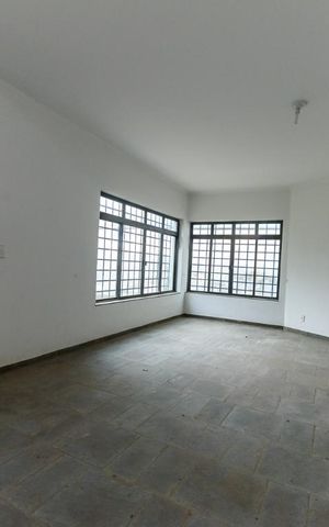 Casa à venda com 340m², 4 quartos e 4 vagas Casa à venda com 340m², 4 quartos e 4 vagasSala 1
