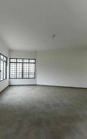 Casa à venda com 340m², 4 quartos e 4 vagas Casa à venda com 340m², 4 quartos e 4 vagasSala 1