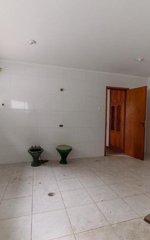 Casa à venda com 340m², 4 quartos e 4 vagas Casa à venda com 340m², 4 quartos e 4 vagasBanheiro da Suíte
