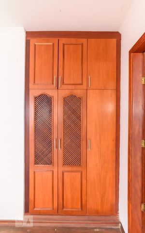 Casa à venda com 340m², 4 quartos e 4 vagas Casa à venda com 340m², 4 quartos e 4 vagasSuíte - Armários