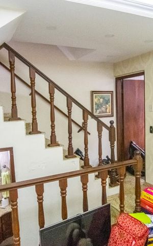 Casa à venda com 110m², 3 quartos e 2 vagas Casa à venda com 110m², 3 quartos e 2 vagasSala