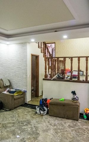 Casa à venda com 110m², 3 quartos e 2 vagas Casa à venda com 110m², 3 quartos e 2 vagasSala