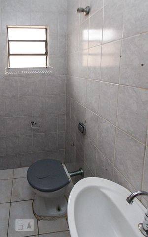 Casa à venda com 125m², 3 quartos e 2 vagas Casa à venda com 125m², 3 quartos e 2 vagasBanheiro