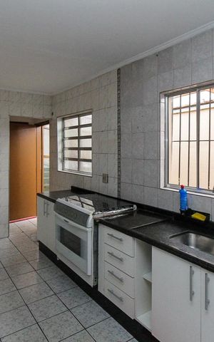 Casa à venda com 125m², 3 quartos e 2 vagas Casa à venda com 125m², 3 quartos e 2 vagasCozinha