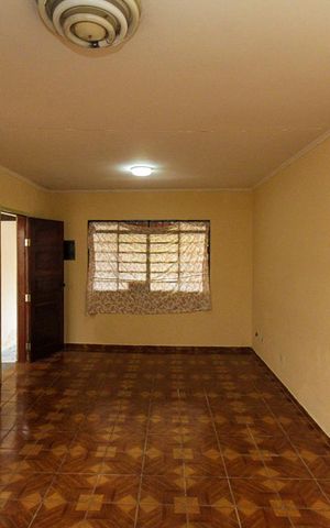 Casa à venda com 125m², 3 quartos e 2 vagas Casa à venda com 125m², 3 quartos e 2 vagasSala