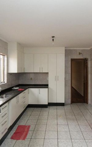 Casa à venda com 125m², 3 quartos e 2 vagas Casa à venda com 125m², 3 quartos e 2 vagasCozinha