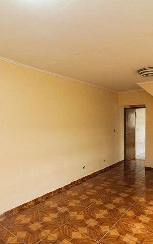 Casa à venda com 125m², 3 quartos e 2 vagas Casa à venda com 125m², 3 quartos e 2 vagasSala