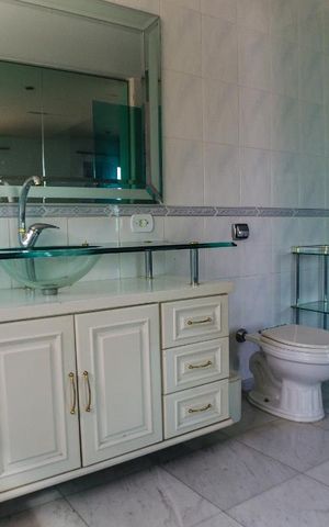 Casa à venda com 400m², 4 quartos e 4 vagasBanheiro da Suíte 1