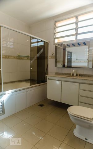 Casa à venda com 400m², 4 quartos e 4 vagasBanheiro da Suíte 3