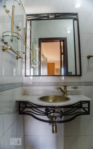 Casa à venda com 400m², 4 quartos e 4 vagasBanheiro da Suíte 2