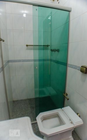 Casa à venda com 400m², 4 quartos e 4 vagasBanheiro da Suíte 2