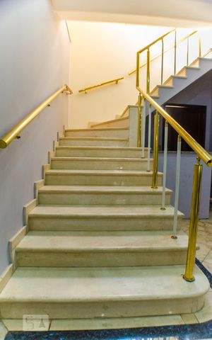 Casa à venda com 400m², 4 quartos e 4 vagasEscada em mármore