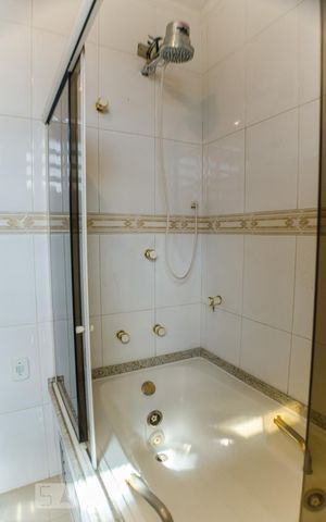 Casa à venda com 400m², 4 quartos e 4 vagasBanheiro da Suíte 3