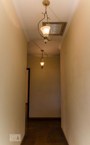 Casa à venda com 400m², 4 quartos e 4 vagasCorredor