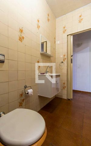 Casa à venda com 119m², 2 quartos e 2 vagas Casa à venda com 119m², 2 quartos e 2 vagasBanheiro