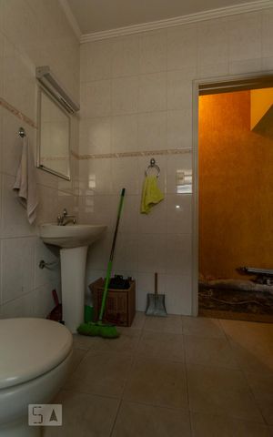 Casa à venda com 400m², 4 quartos e 6 vagasBANHEIRO