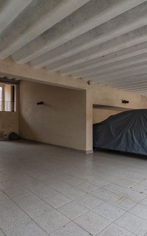Casa à venda com 400m², 4 quartos e 6 vagasFachada