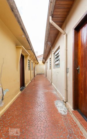 Casa à venda com 400m², 4 quartos e 6 vagasCORREDOR EXTERNO