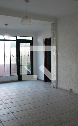 Casa para alugar com 350m², 4 quartos e 5 vagasSala