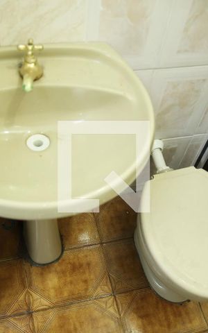 Casa para alugar com 350m², 4 quartos e 5 vagasBanheiro de serviço