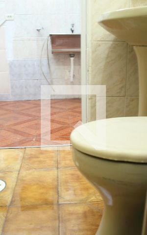 Casa para alugar com 350m², 4 quartos e 5 vagasBanheiro de serviço