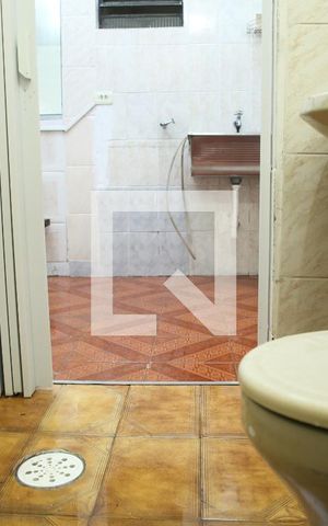 Casa para alugar com 350m², 4 quartos e 5 vagasBanheiro de serviço