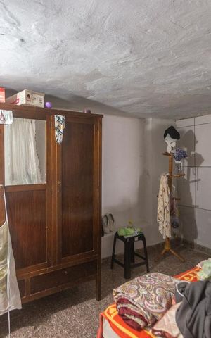 Casa à venda com 451m², 3 quartos e 13 vagasQuarto 2